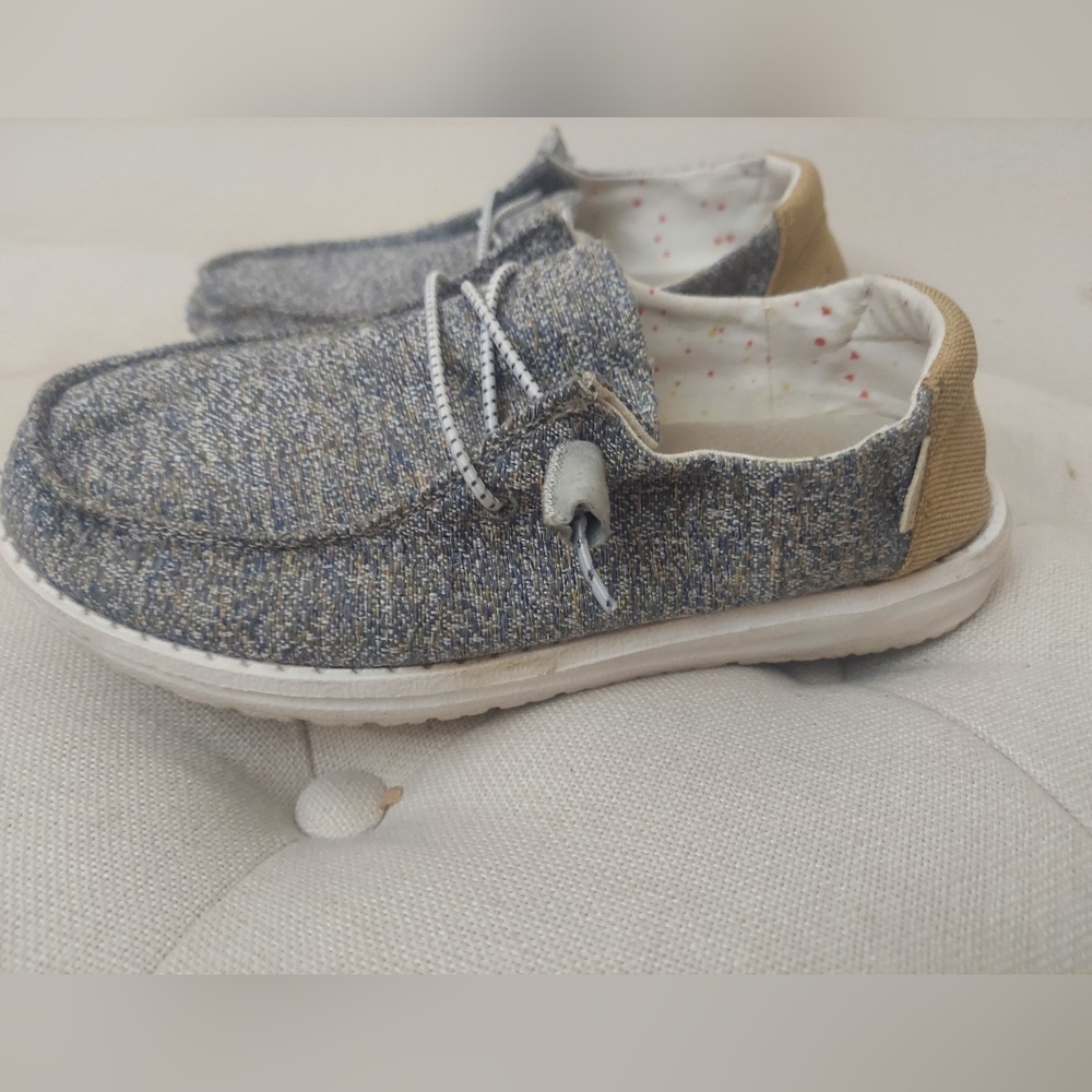 Womans Hey Dudes size 7